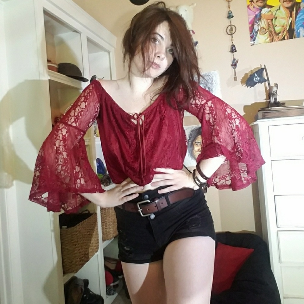 Nwt lace red bellsleeve croptop